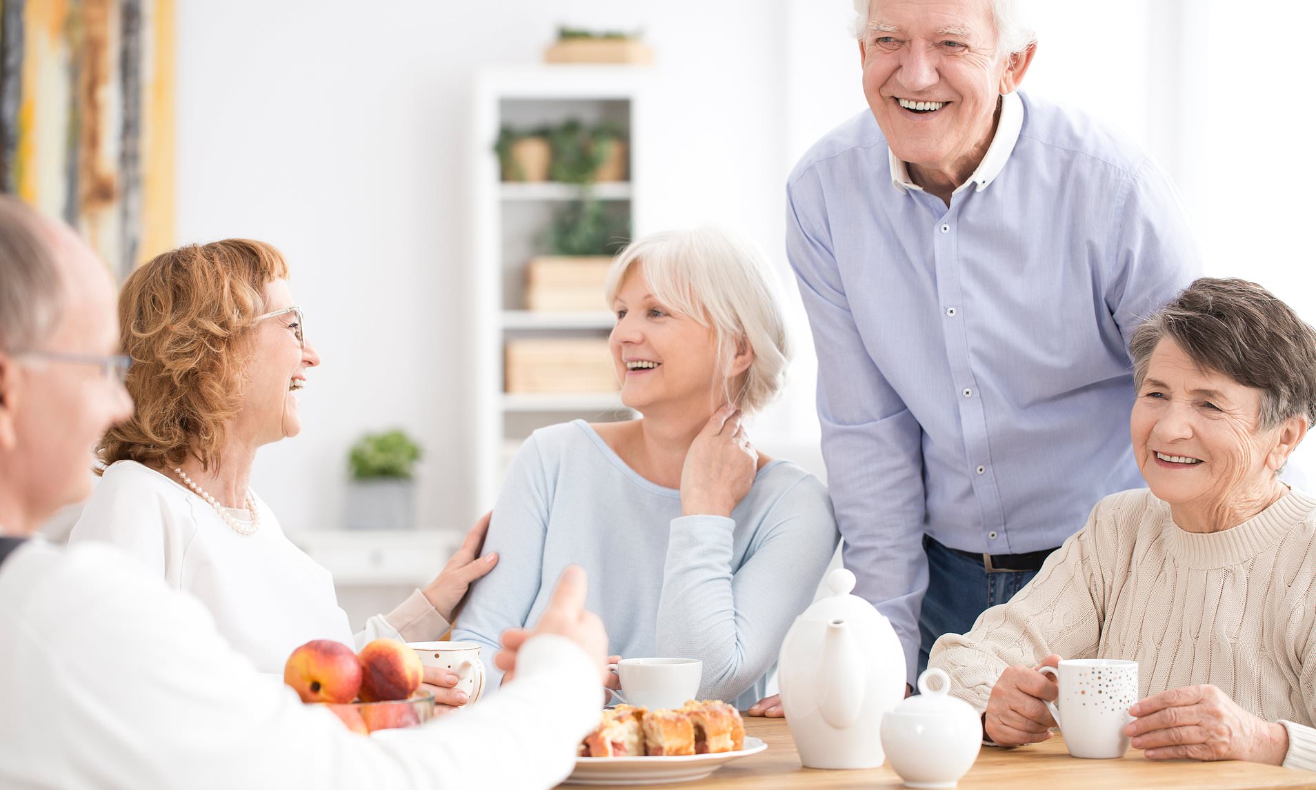 Вторичная социализация пожилых людей.