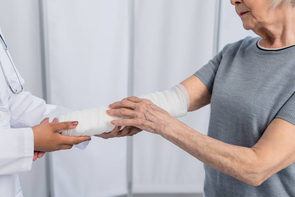  Остеопороз у пожилых: профилактика переломов и поддержка костей